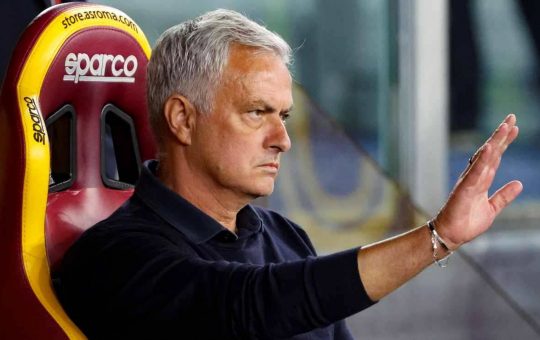 José Mourinho in panchina - Foto ANSA - Ilromanista.it