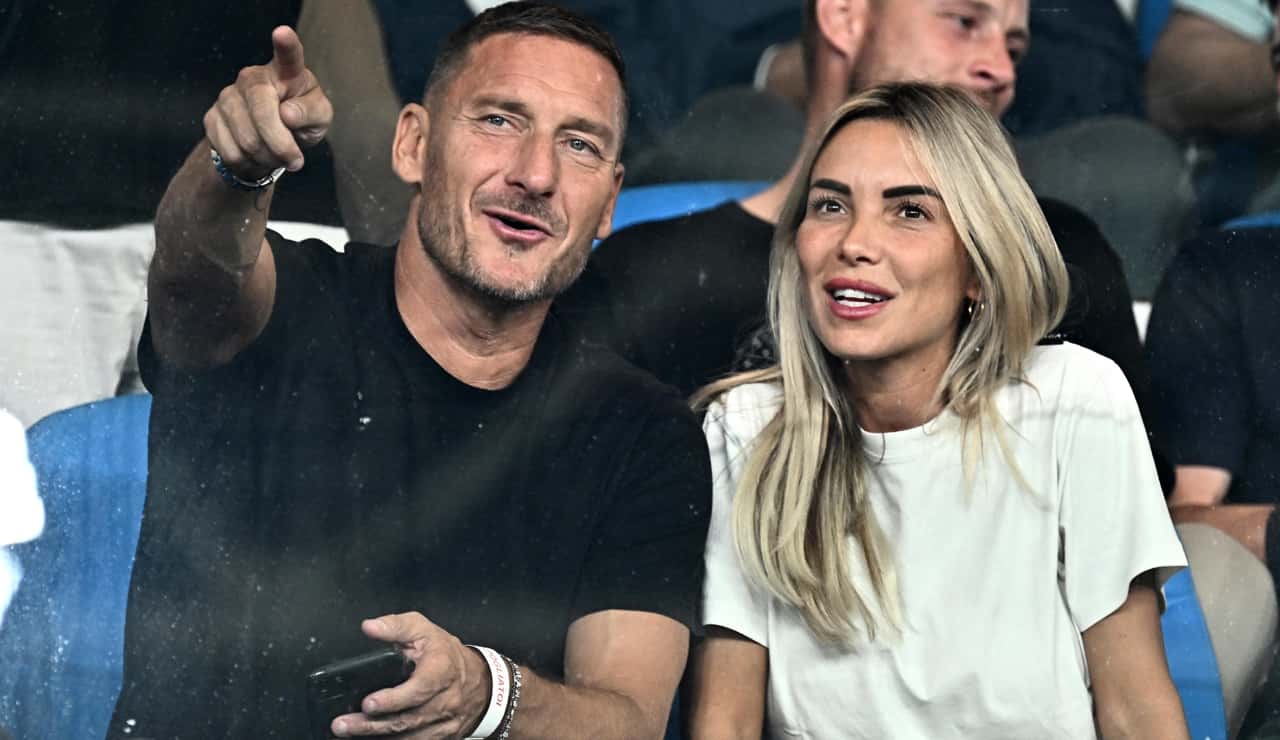 Francesco Totti e la sua fidanzata Noemi - Foto ANSA - Ilromanista.it