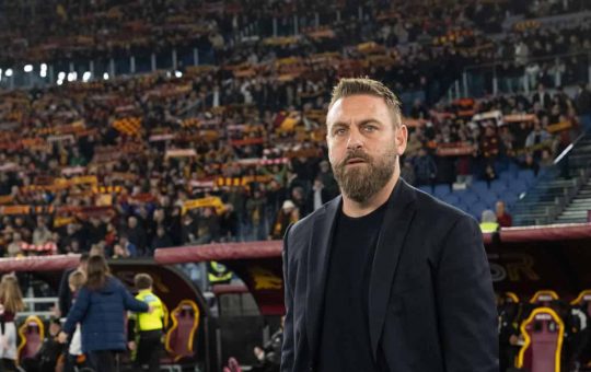 Daniele De Rossi a bordo campo - Foto ANSA - Ilromanista.it