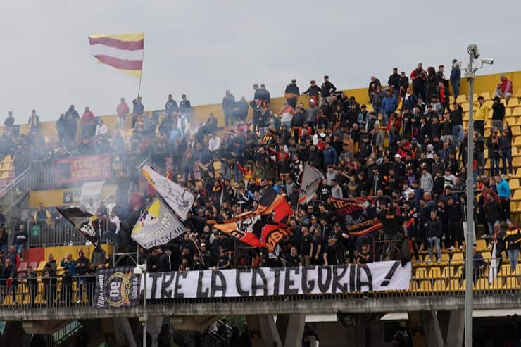 La curva dello stadio Vigorito di Benevento - Foto Lapresse - Ilromanista.it