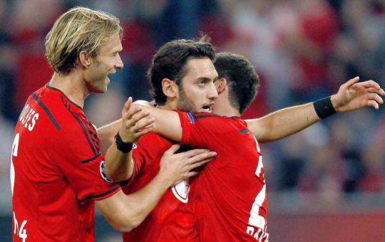 Rolfes e Calhanoglu ai tempi del Bayer Leverkusen - Ansafoto - ilromanista.it
