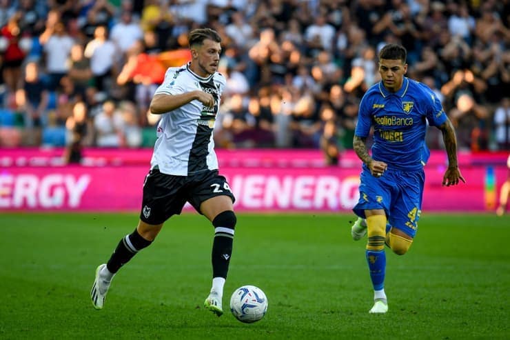 Samardzic in campo con la maglia dell'Udinese - Foto ANSA - Ilromanista.it