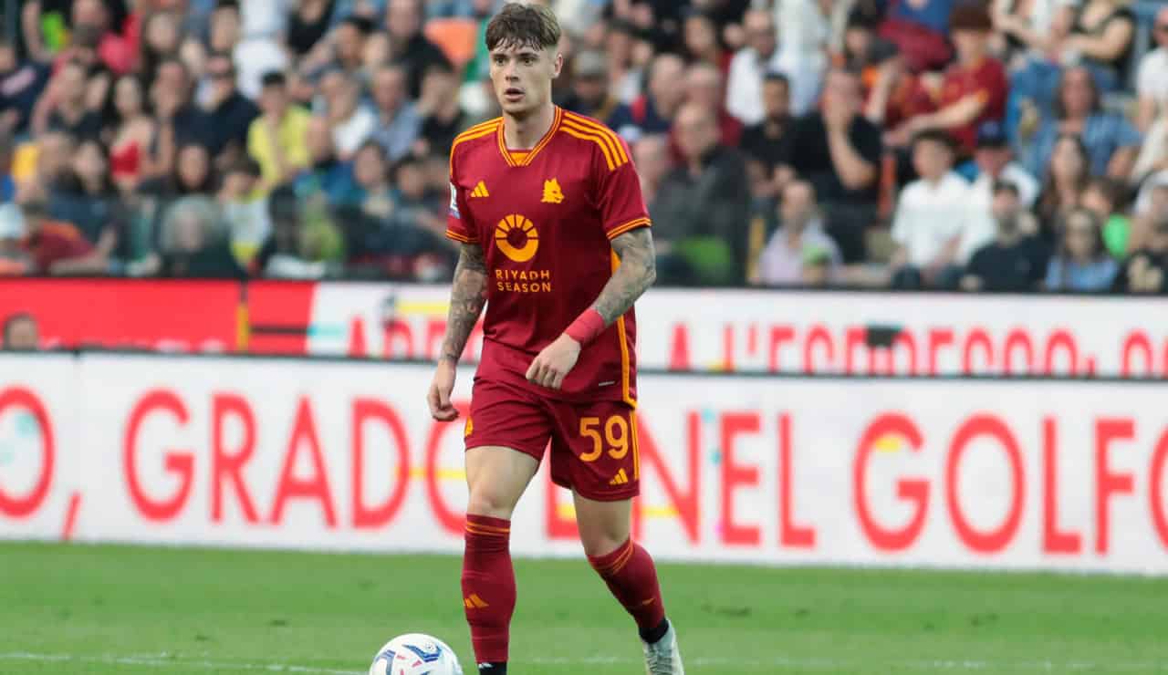 Zalewski in campo con la maglia della Roma - Foto Lapresse - Ilromanista.it