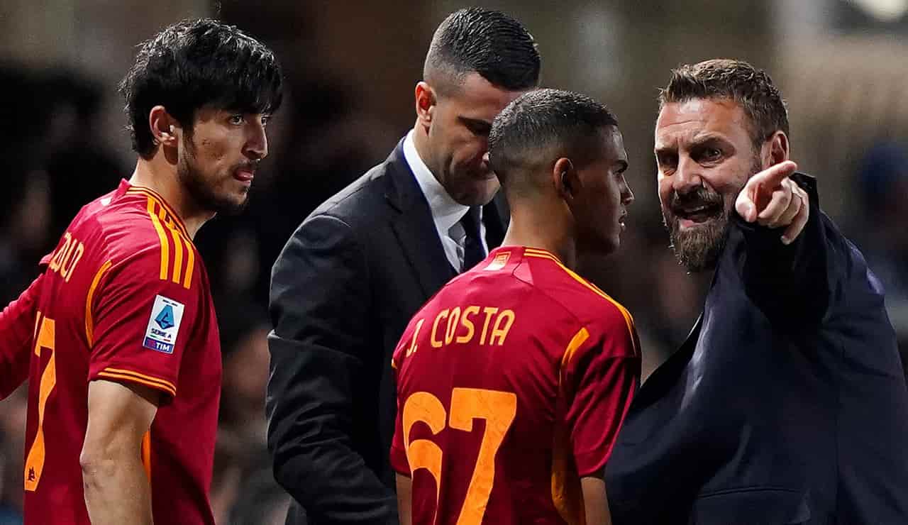 Daniele De Rossi dà indicazioni - Foto Lapresse - Ilromanista.it