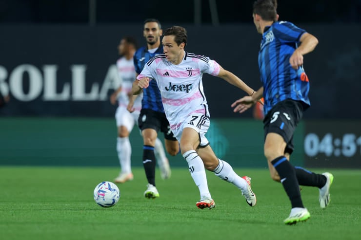 Federico Chiesa in campo con la maglia della Juventus - Foto ANSA - Ilromanista.it