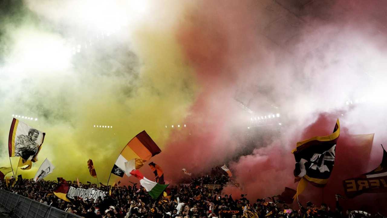 La passione dei tifosi giallorossi allo stadio Olimpico - Lapresse - Ilromanista.it