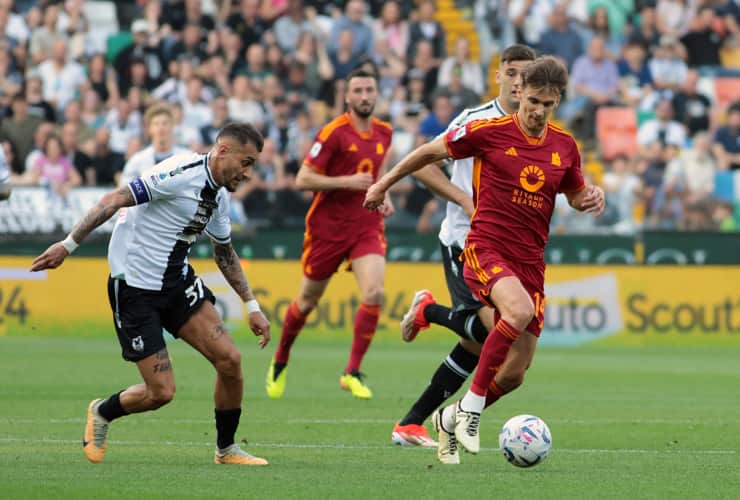 Llorente in campo con la maglia della Roma - Foto Lapresse - Ilromanista.it