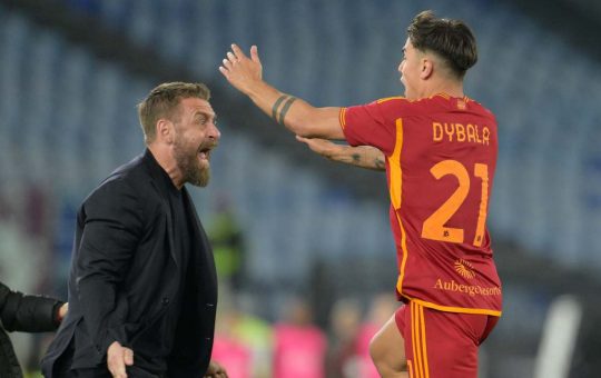 Daniele De Rossi e Paulo Dybala - fonte Lapresse - ilromanista.it