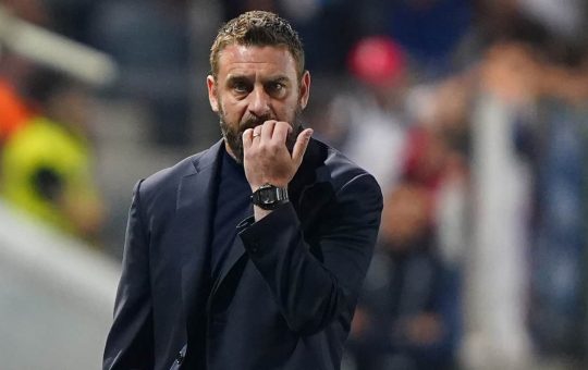 De Rossi a bordo campo - Foto Lapresse - Ilromanista.it