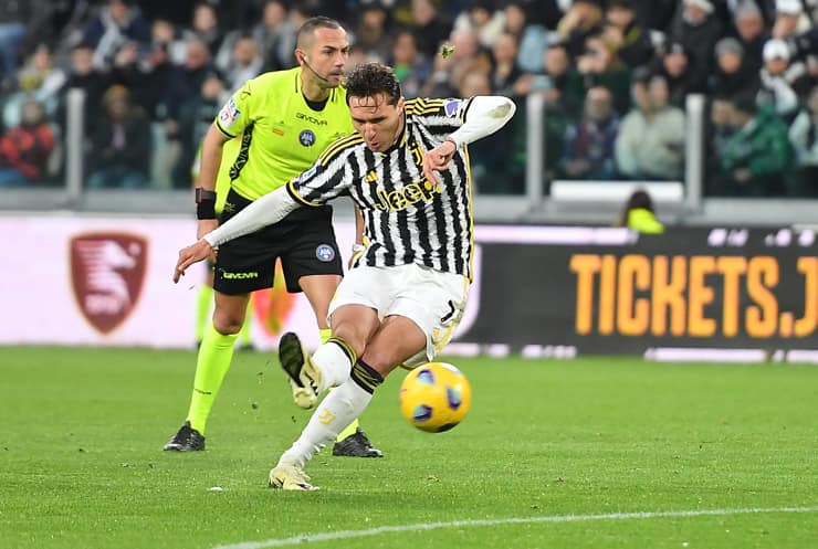 Federico Chiesa al tiro - Foto ANSA - Ilromanista.it