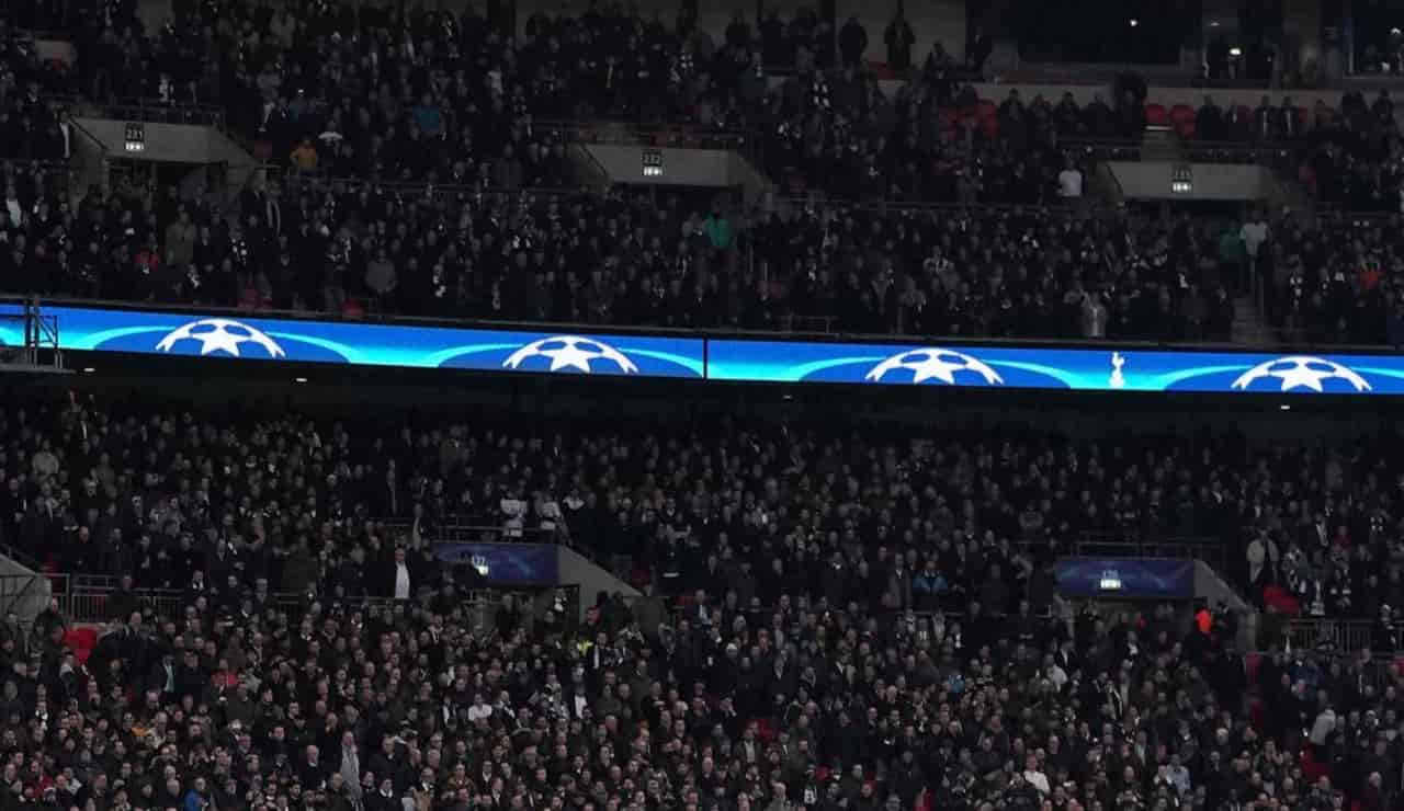 I tifosi in Champions League - Foto Lapresse - Ilromanista.it