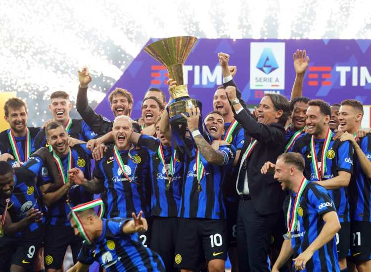 L'Inter festeggia la vittoria dello scudetto 2023 2024 - fonte Lapresse - ilromanista.it