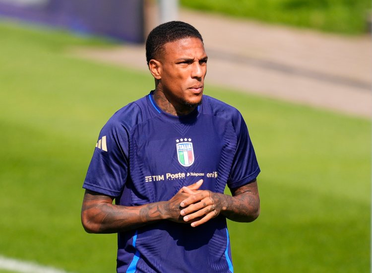 Michael Folorunsho con la maglia della nazionale italiana - fonte Lapresse - ilromanista.it