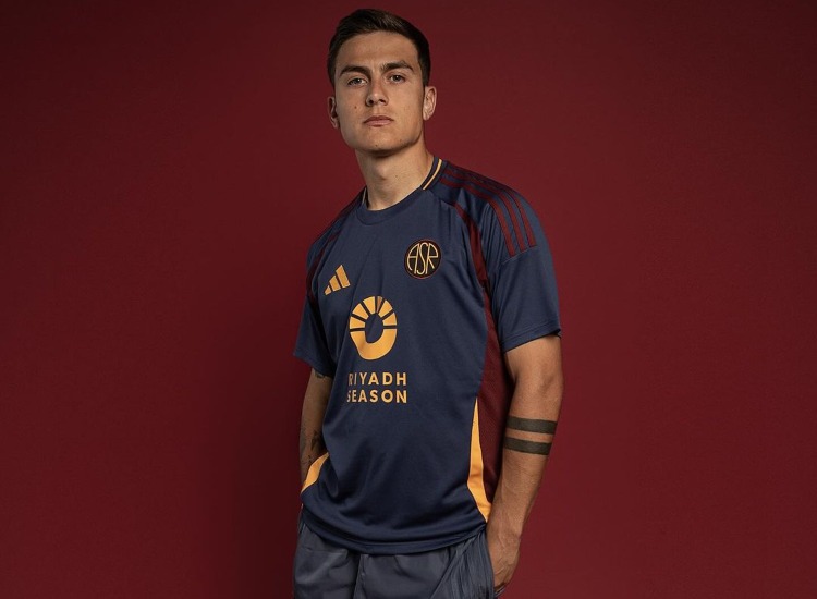 Paulo Dybala co la nuova maglia della Roma - fonte Instagram - ilromanista.it