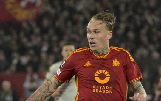 Rick Karsdorp con la maglia della Roma - fonte Lapresse - ilromanista.it