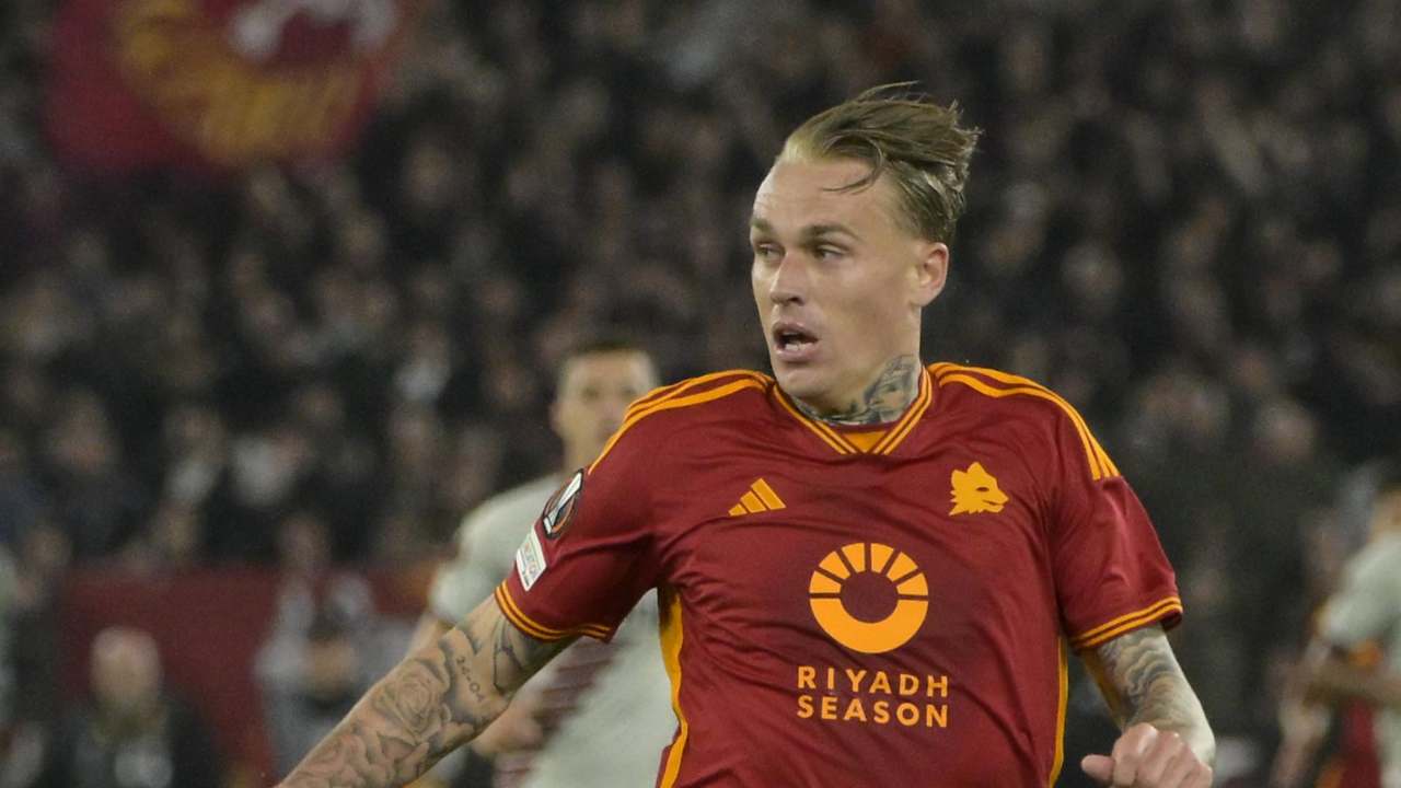 Rick Karsdorp con la maglia della Roma - fonte Lapresse - ilromanista.it