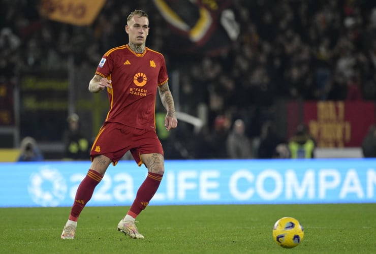 Rick Karsdorp in campo con la maglia della Roma - Foto Lapresse - Ilromanista.it