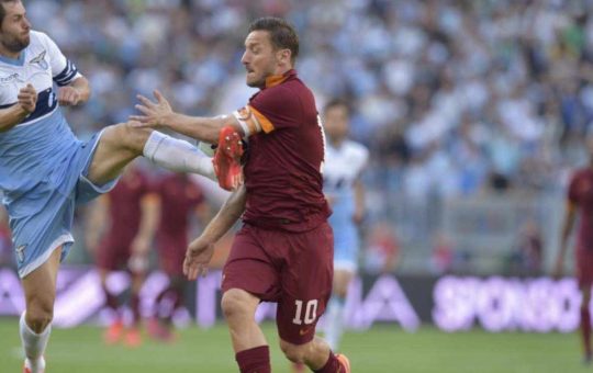 Senad Lulic e Francesco Totti - Lapresse - Ilromanista.it