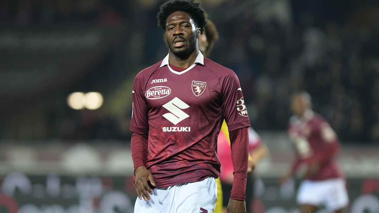 Calciomercato Roma, emergenza sulle fasce: spunta il nome di Ola Aina