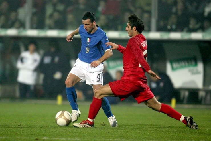 Hakan Sukur in campo con la maglia della Turchia - Foto Lapresse - Ilromanista.it