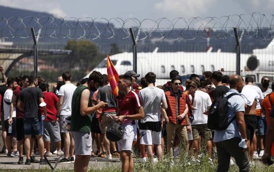 I tifosi della Roma a Ciampino - Foto Lapresse - Ilromanista.it