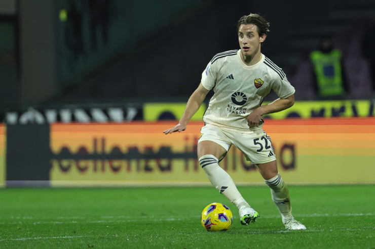 Edoardo Bove in campo con la maglia della Roma - Foto Lapresse - Ilromanista.it