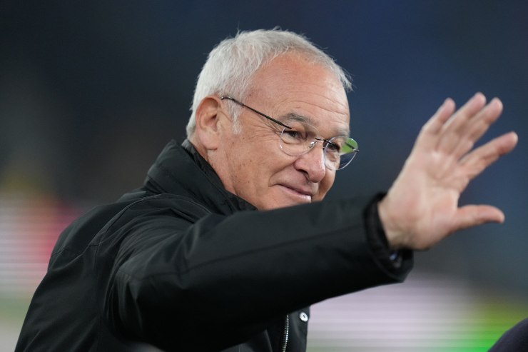 Claudio Ranieri saluta il pubblico - Lapresse - Ilromanista.it