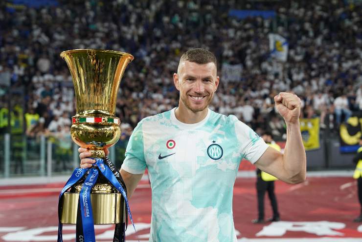 Edin Dzeko festeggia la vittoria della Coppa Italia - Lapresse - Ilromanista.it