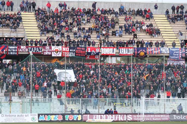 I tifosi del Taranto - Foto Lapresse - Ilromanista.it