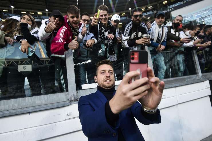 Il selfie di Emanuele Giaccherini allo Stadium - Lapresse - Ilromanista.it