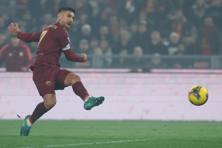 Lorenzo Pellegrini in campo con la maglia della Roma - Foto Lapresse - Ilromanista.it