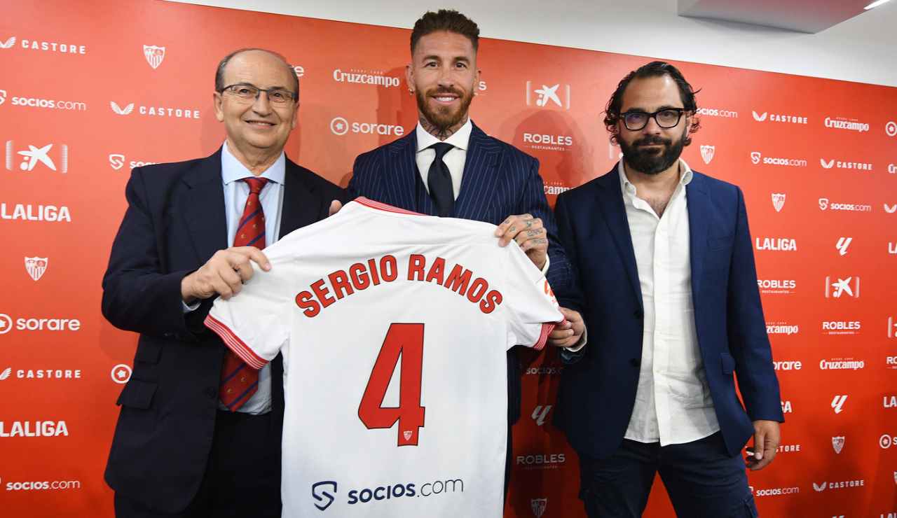 Sergio Ramos con la maglia del Siviglia - Lapresse - Ilromanista.it