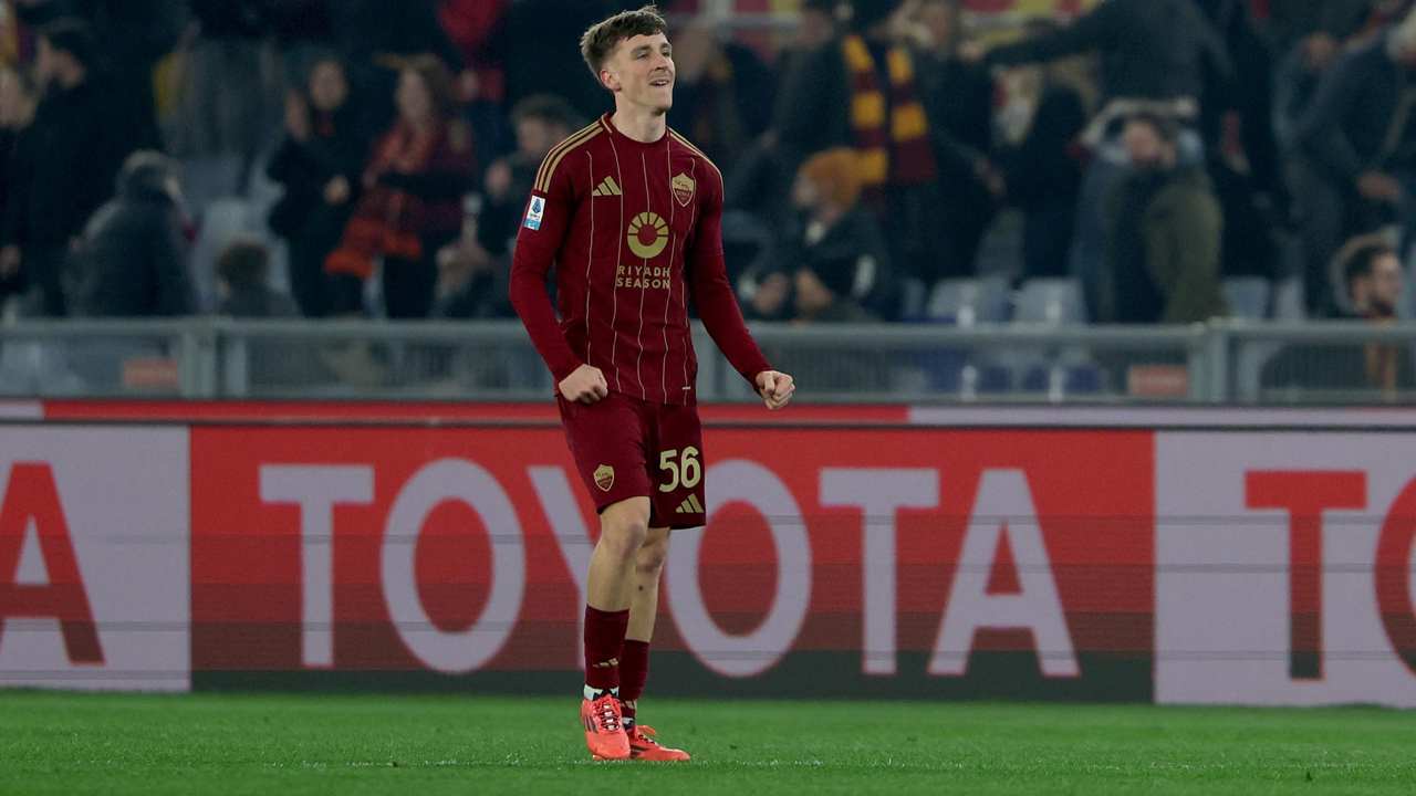 Alexis Saelemaekers in campo con la maglia della Roma - Foto Lapresse - Ilromanista.it