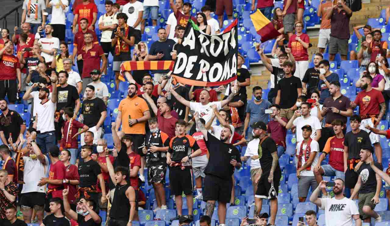 Curva Sud piena di tifosi