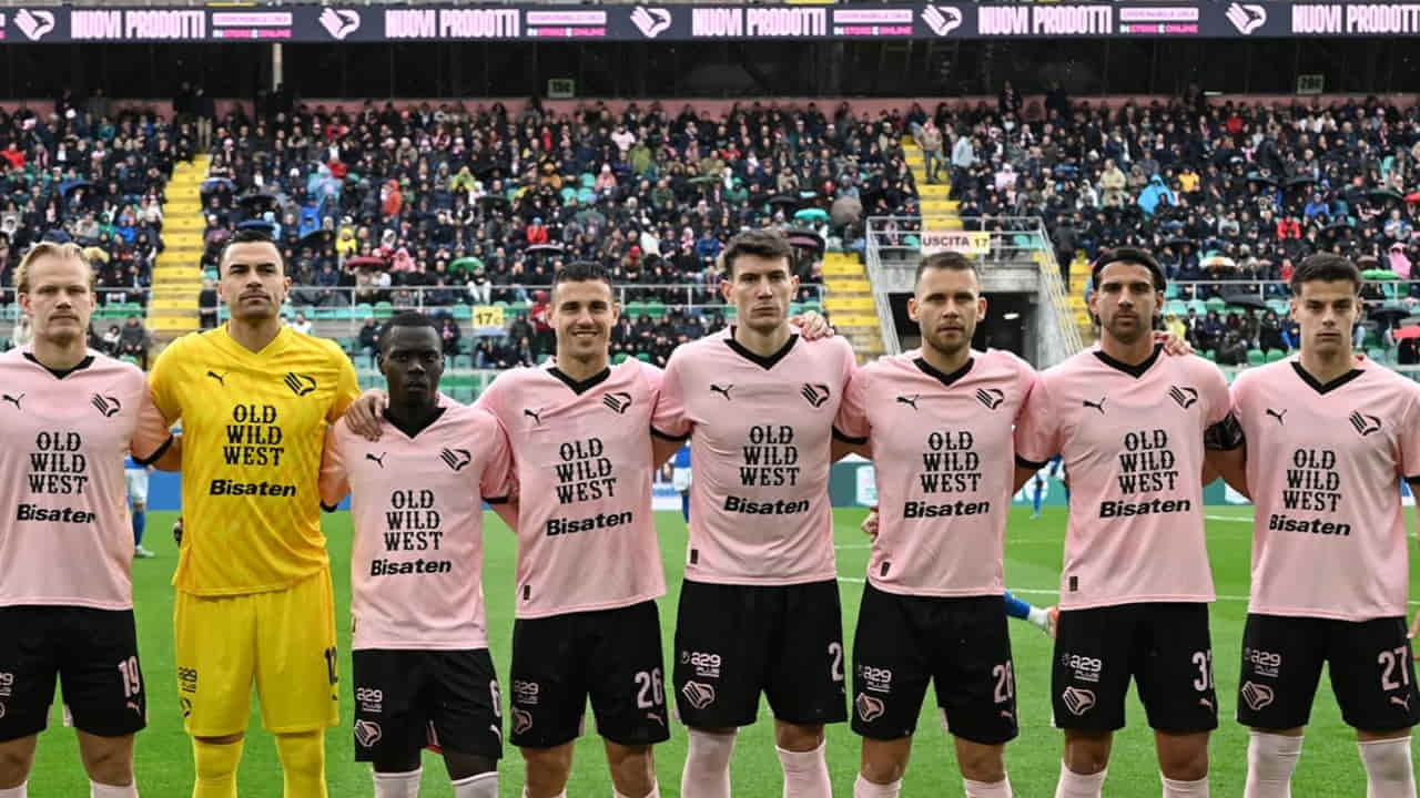 Il Palermo prima di una recente partita - Foto Lapresse - Ilromanista.it