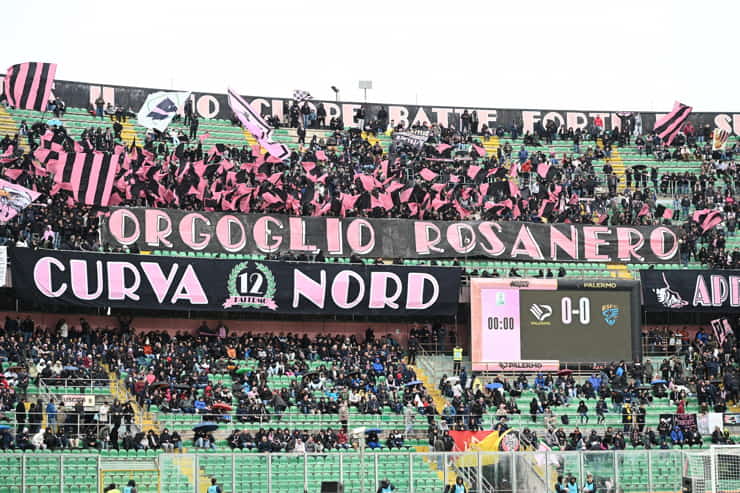 La curva dello stadio Barbera di Palermo - Foto Lapresse - Ilromanista.it