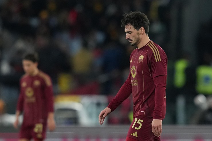 Mats Hummels in campo con la maglia della Roma - Foto Lapresse - Ilromanista.it